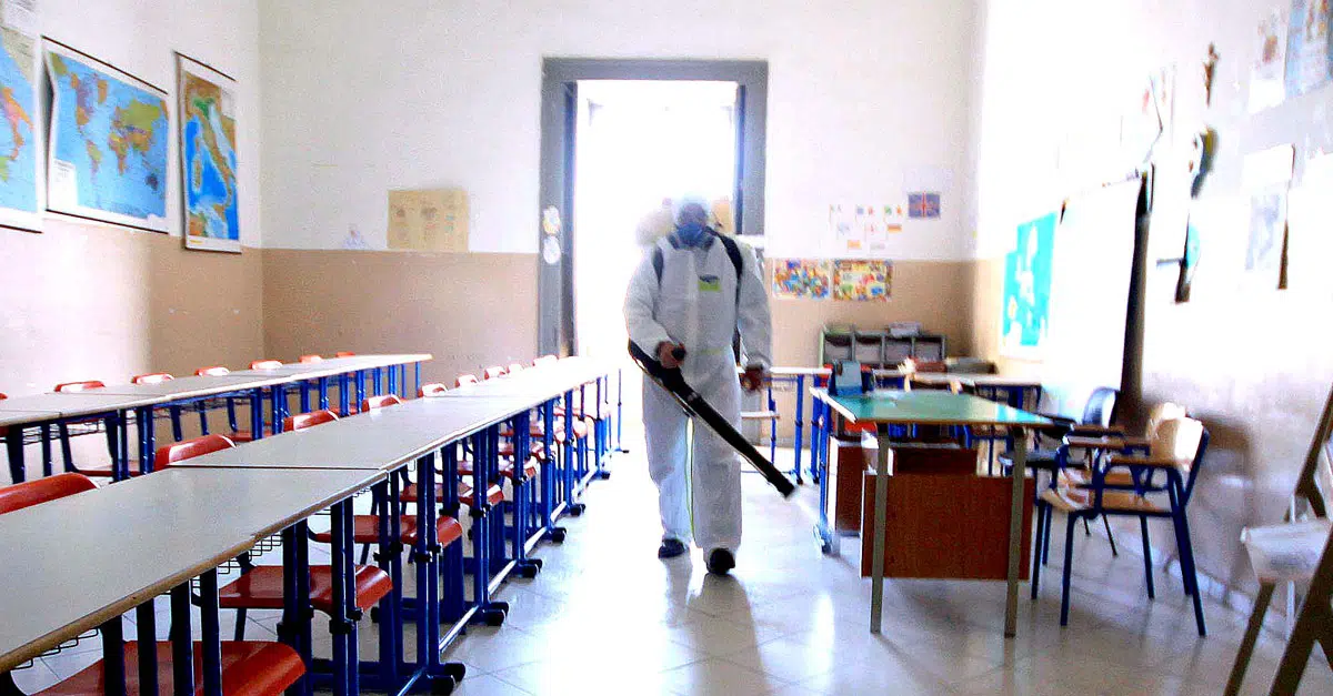 sanificazione nelle scuole